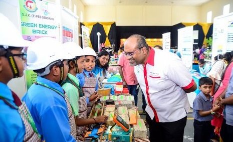 Yunus Yasin - giving Malaysian school children appetite for science and innovation